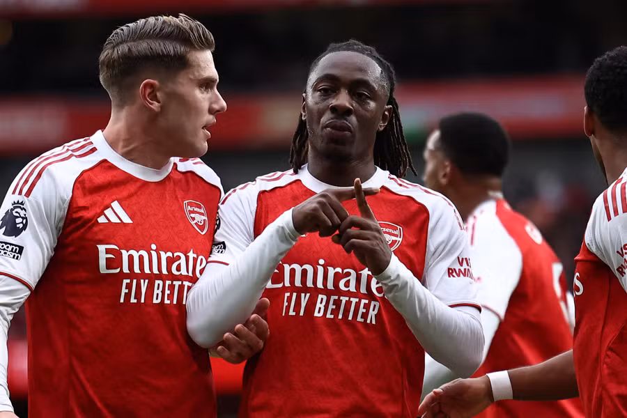 Eze scores against former side Crystal Palace as leaders Arsenal move four points clear