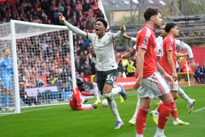 Chelsea thrash Forest as Postecoglou show exit doors